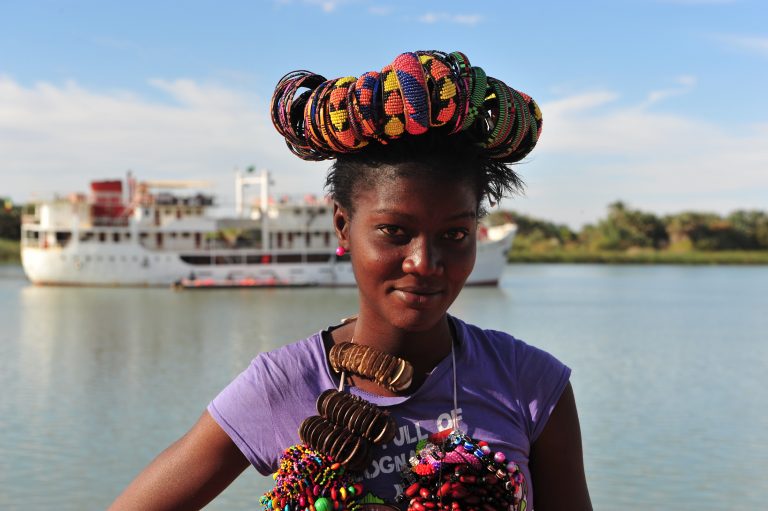 Senegal - Frau am Wasser